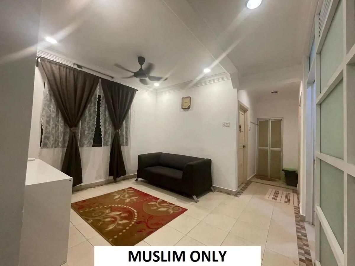 Homestay Laman Nuri, Kota Damansara Petaling Jaya Exterior photo