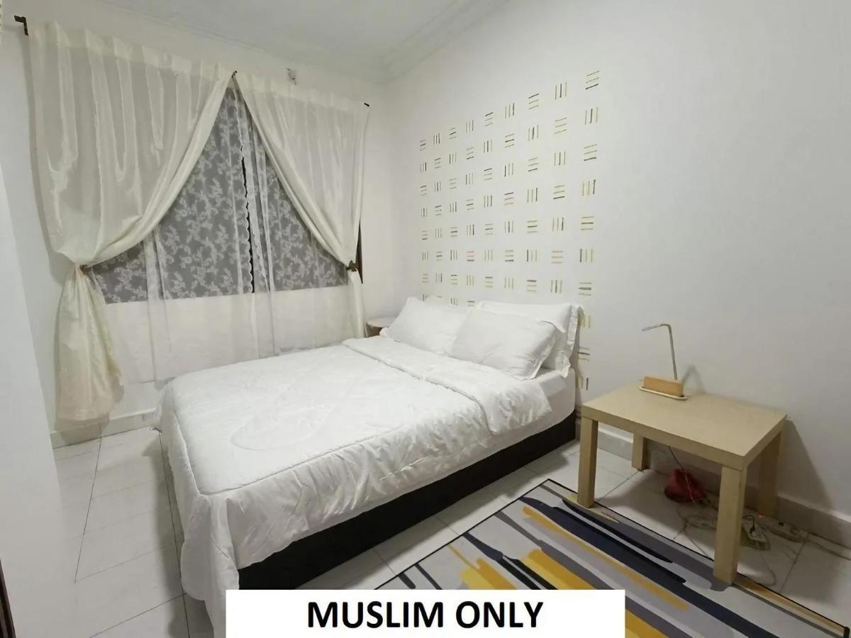 Homestay Laman Nuri, Kota Damansara Petaling Jaya Exterior photo