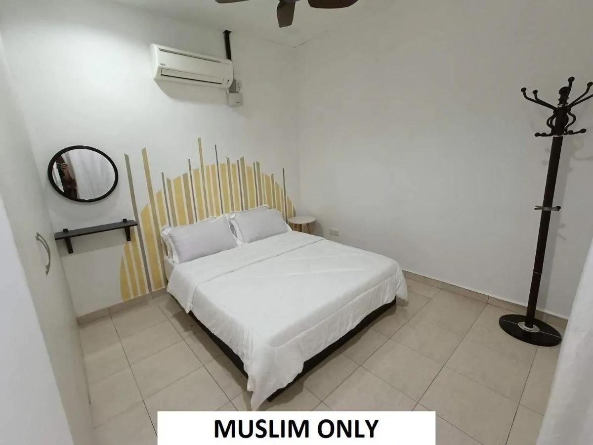 Homestay Laman Nuri, Kota Damansara Petaling Jaya Exterior photo