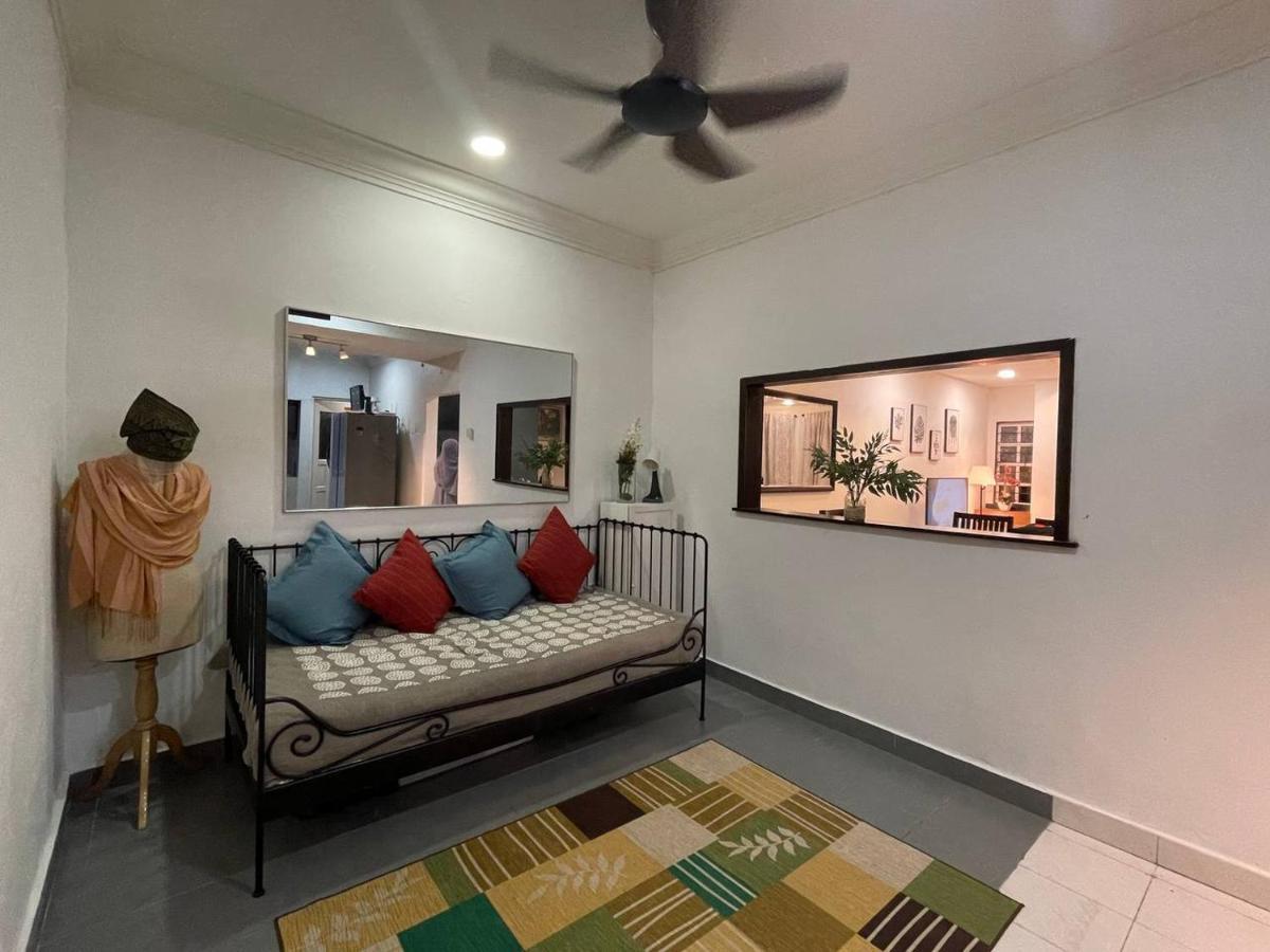 Homestay Laman Nuri, Kota Damansara Petaling Jaya Exterior photo