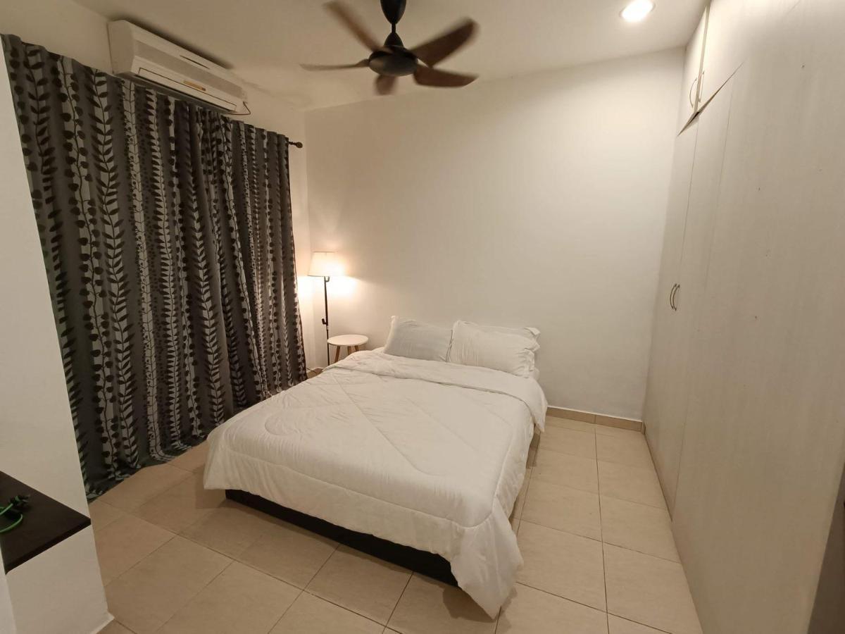 Homestay Laman Nuri, Kota Damansara Petaling Jaya Exterior photo
